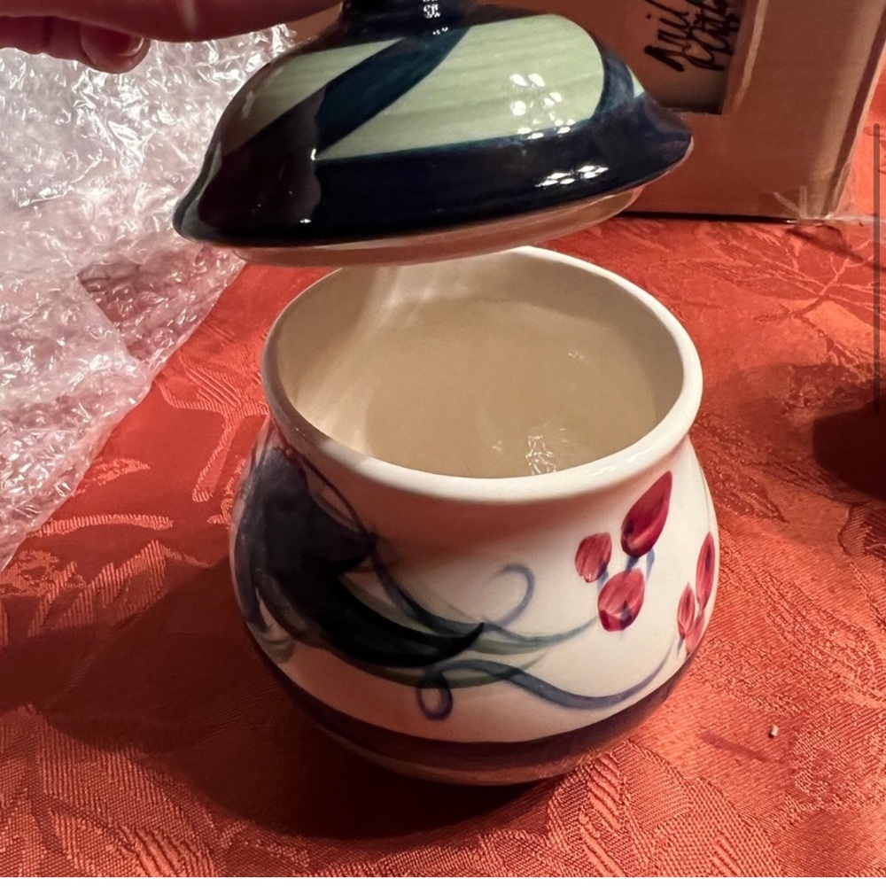 Gail Pittman Sugar bowl w/lid & Creamer Grapevine Design - Picture 2 of 4